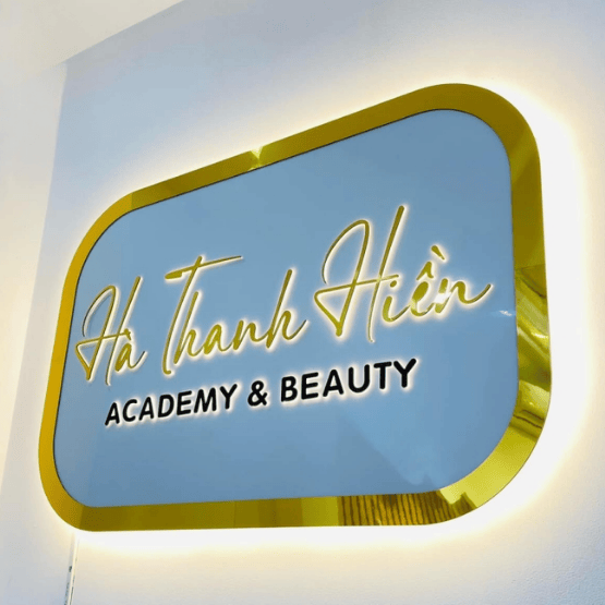 Tổng hợp các mẫu bảng hiệu Alu – Mica – Inox đẹp nhất năm 2025