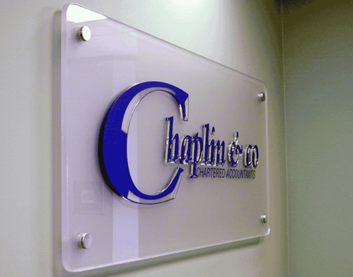 Thi công bảng hiệu mica giá rẻ ở đồng nai