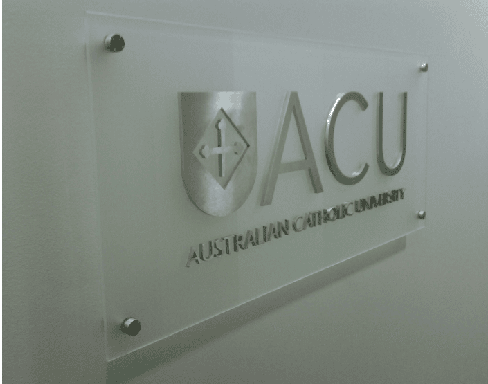 Thi công bảng hiệu mica giá rẻ ở đồng nai